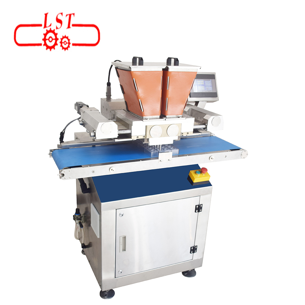 90% Certer Mini Chocolate Machine შოკოლადის წარმოების მანქანა Core Filled Snacks Chocolate Machinery