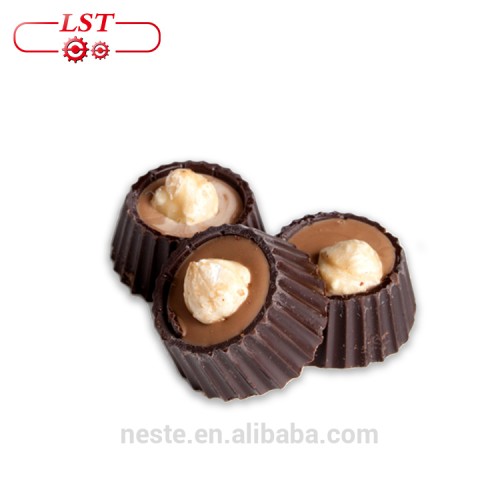 Chokolete ea lebese Mochini oa ho etsa chokolete ea Hazelnut le makotomane a Almond Chocolate Truffles