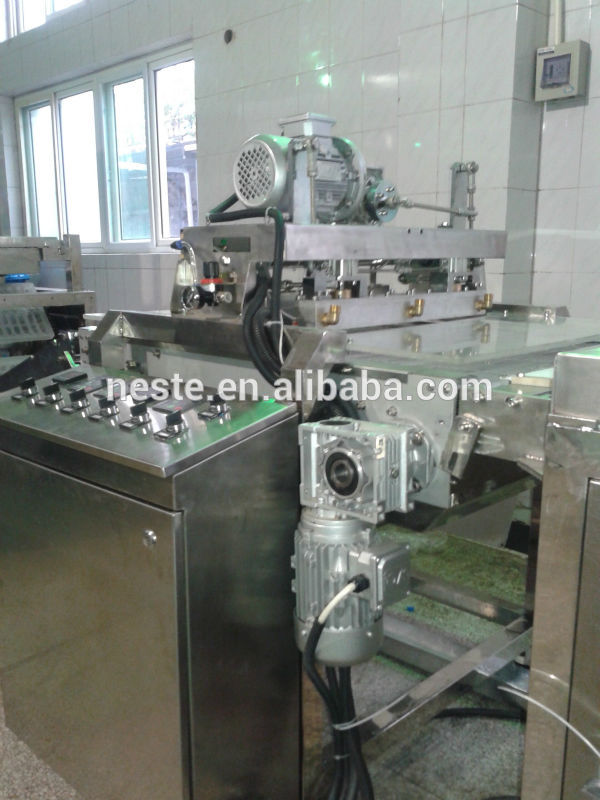 Servo control 400mm- 1200mm wire mesh and belt type chocolate decorating machine with cooling tunnel